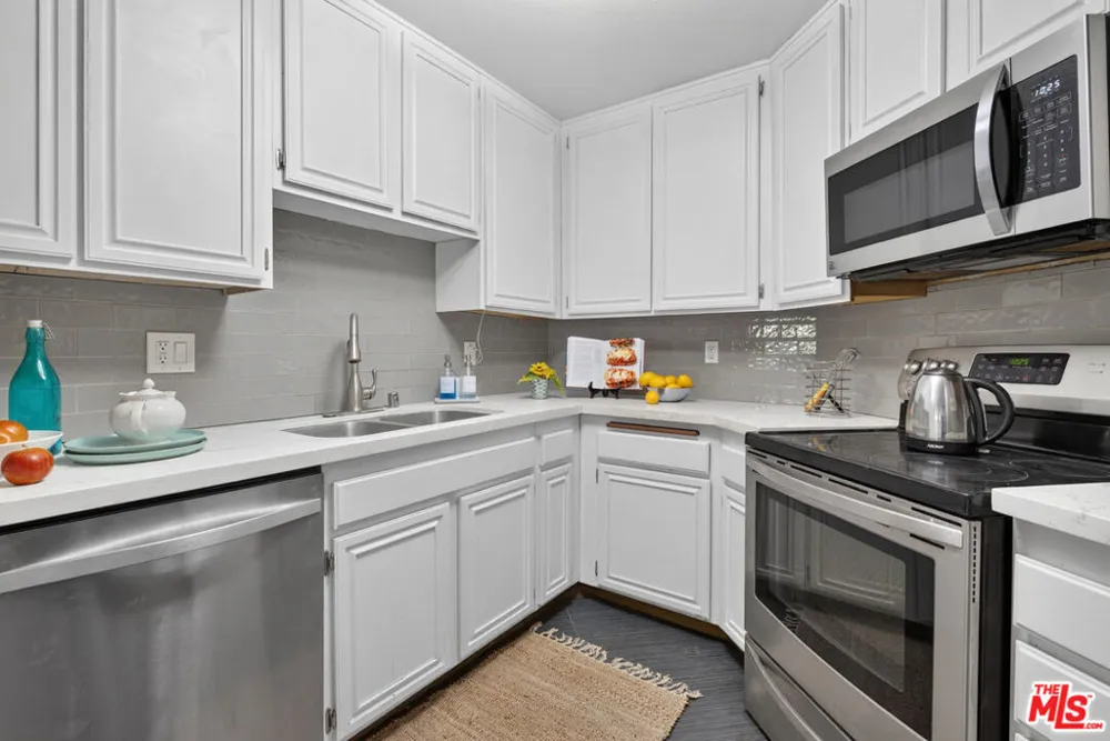 4589 Via Marisol #163 Los Angeles, CA 90042