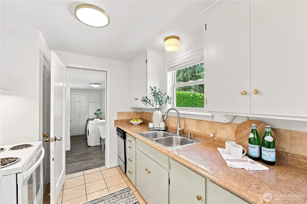 112 NW 159th Street Shoreline, WA 98177