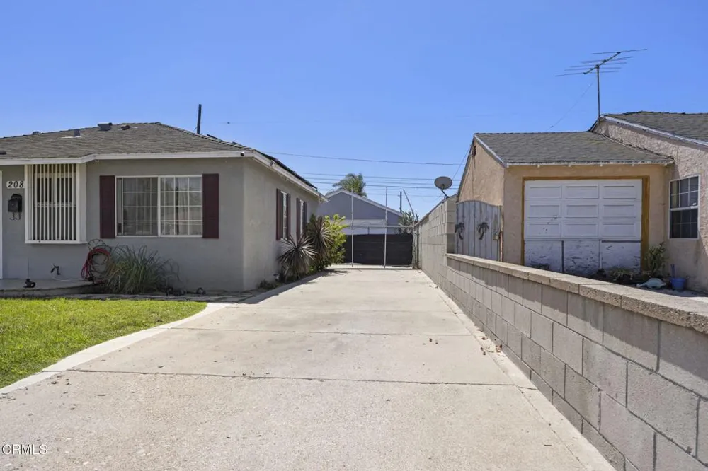 208 Lark Street Oxnard, CA 93033