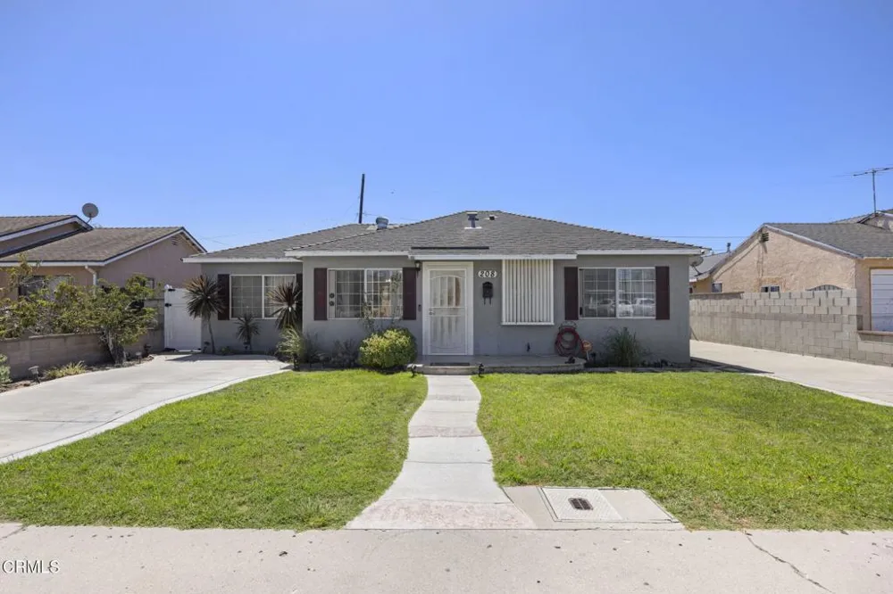 208 Lark Street Oxnard, CA 93033