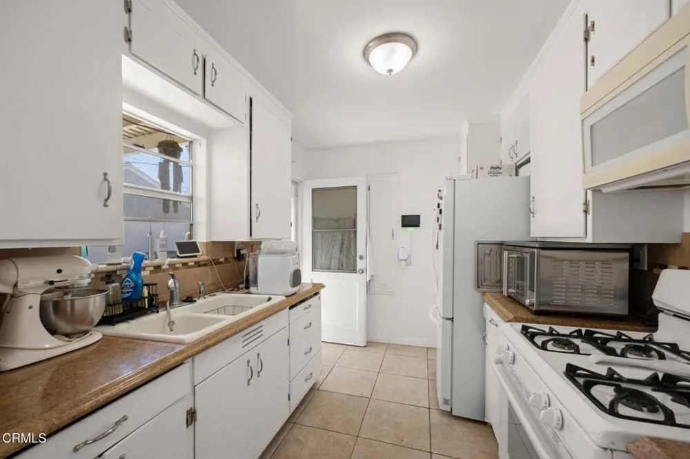 208 Lark Street Oxnard, CA 93033
