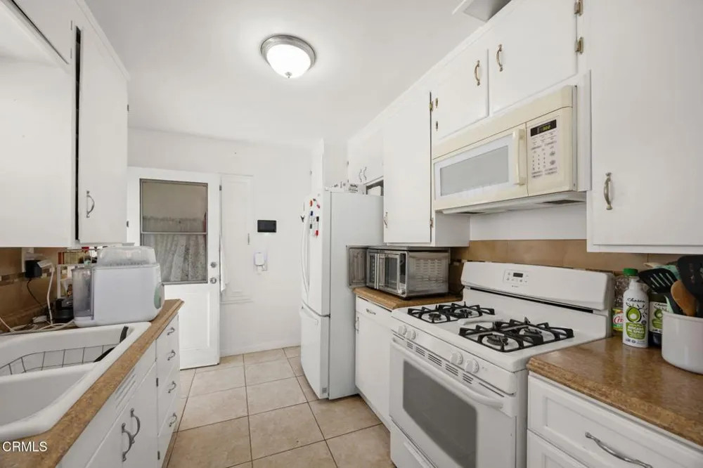 208 Lark Street Oxnard, CA 93033