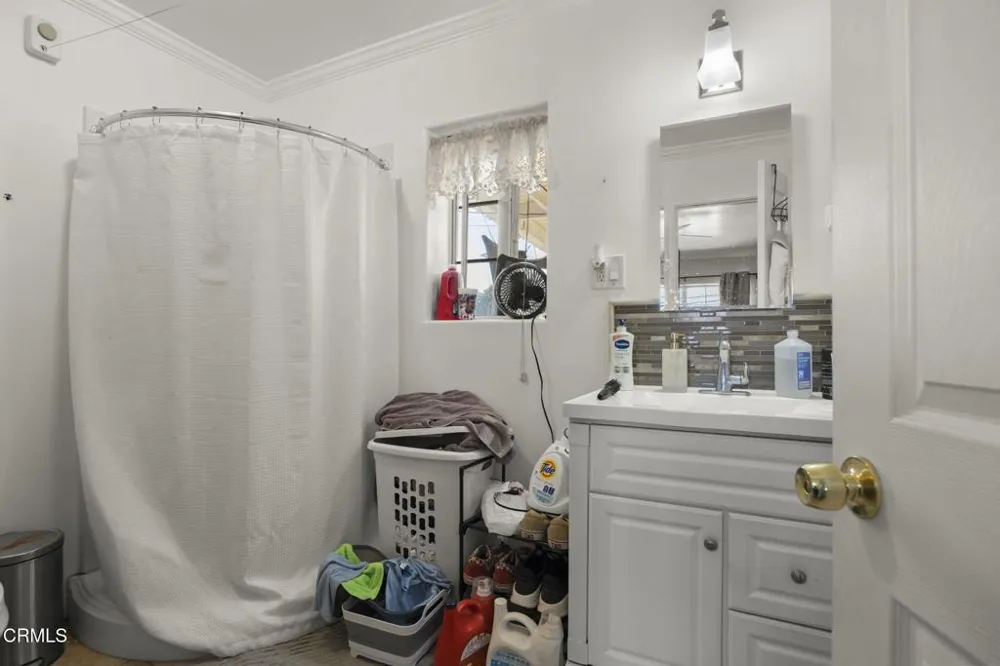 208 Lark Street Oxnard, CA 93033