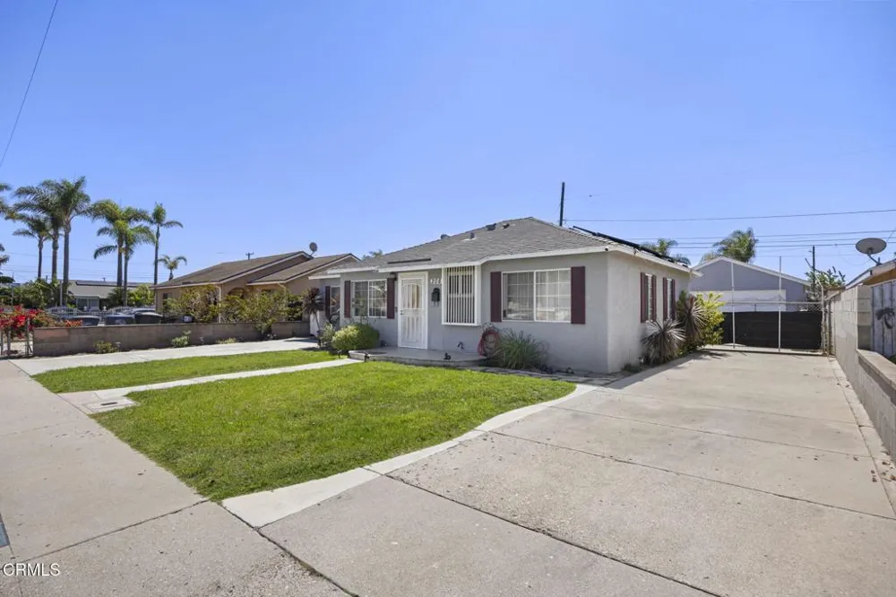 208 Lark Street Oxnard, CA 93033