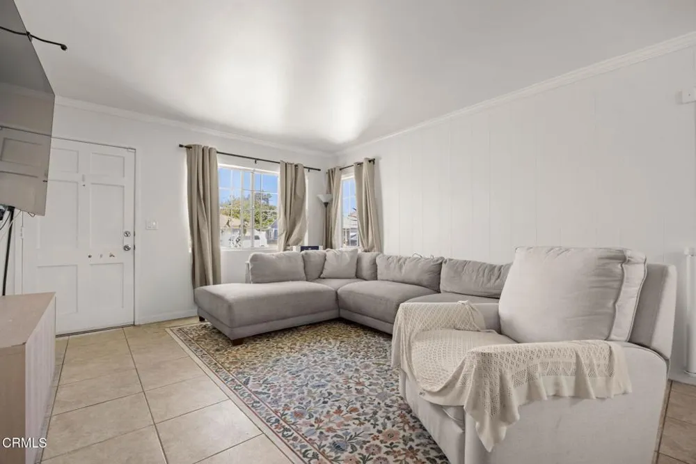 208 Lark Street Oxnard, CA 93033