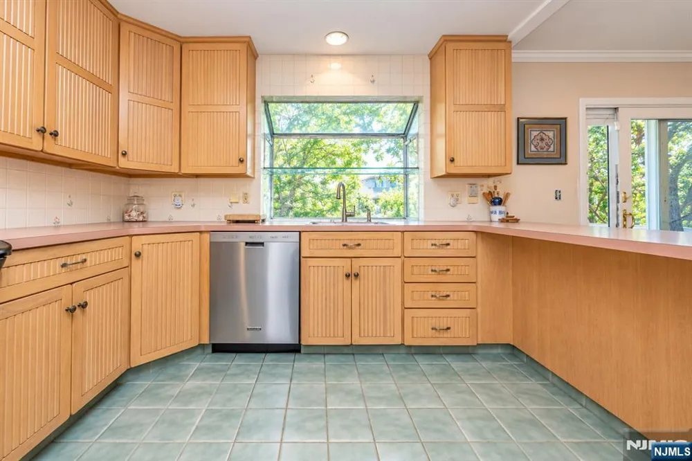 175 Riverdale Street Hillsdale, NJ 07642