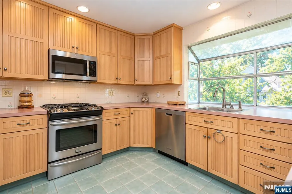 175 Riverdale Street Hillsdale, NJ 07642