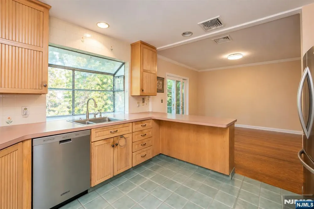 175 Riverdale Street Hillsdale, NJ 07642