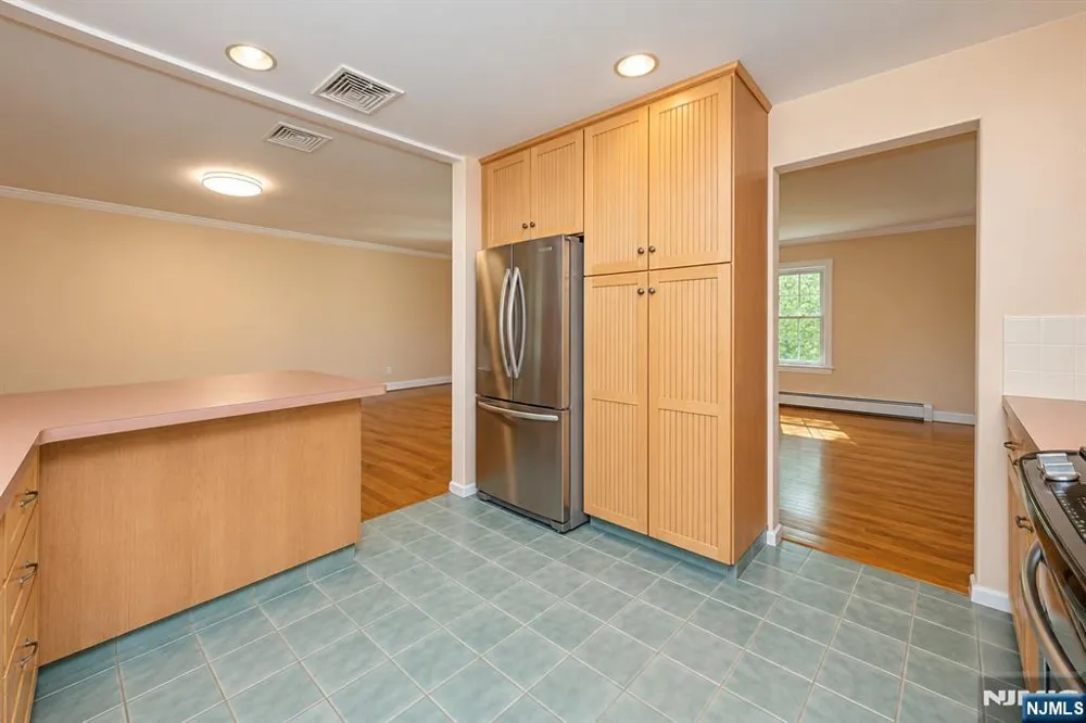 175 Riverdale Street Hillsdale, NJ 07642