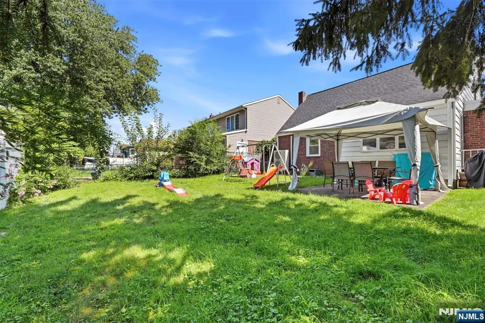 9-06 6th Street Fair Lawn, NJ 07410