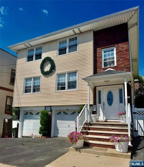 113 Farnham Avenue