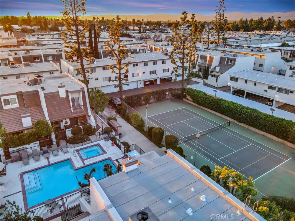 18360 Collins #L Tarzana, CA 91356