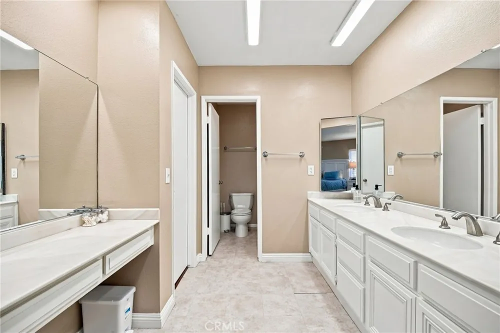 18360 Collins #L Tarzana, CA 91356