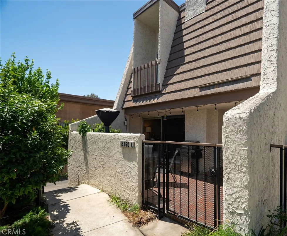 18360 Collins #L Tarzana, CA 91356