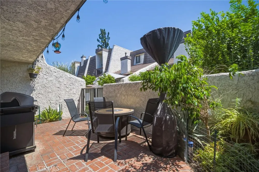 18360 Collins #L Tarzana, CA 91356