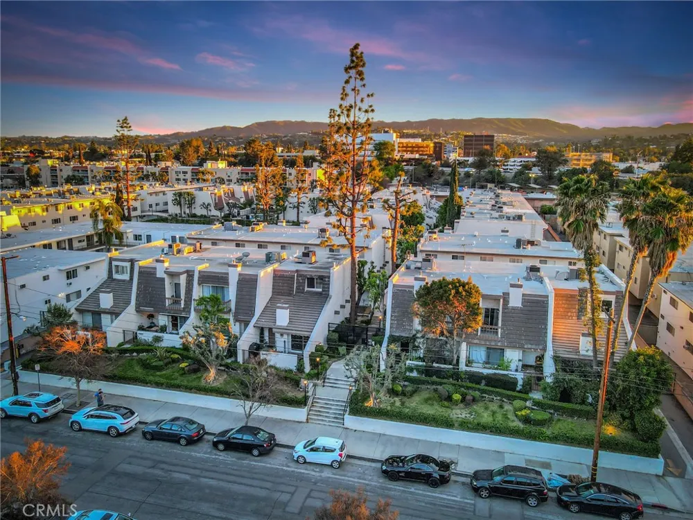 18360 Collins #L Tarzana, CA 91356