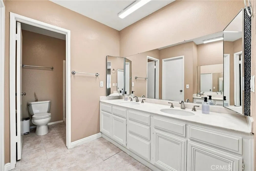 18360 Collins #L Tarzana, CA 91356