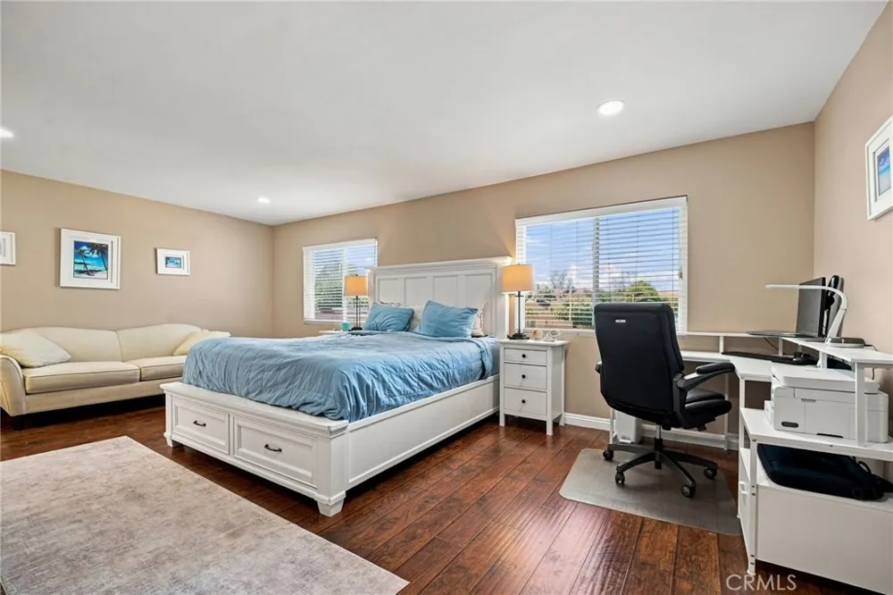 18360 Collins #L Tarzana, CA 91356