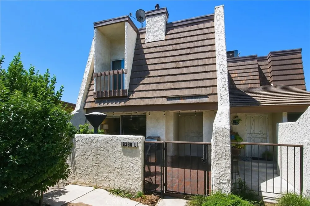 18360 Collins #L Tarzana, CA 91356