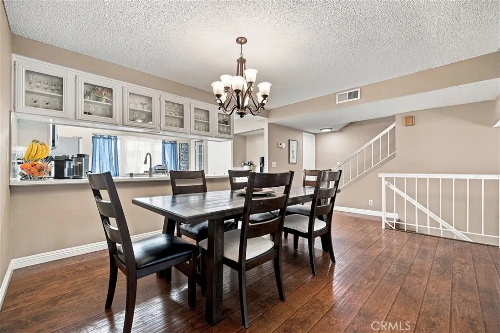 18360 Collins #L Tarzana, CA 91356