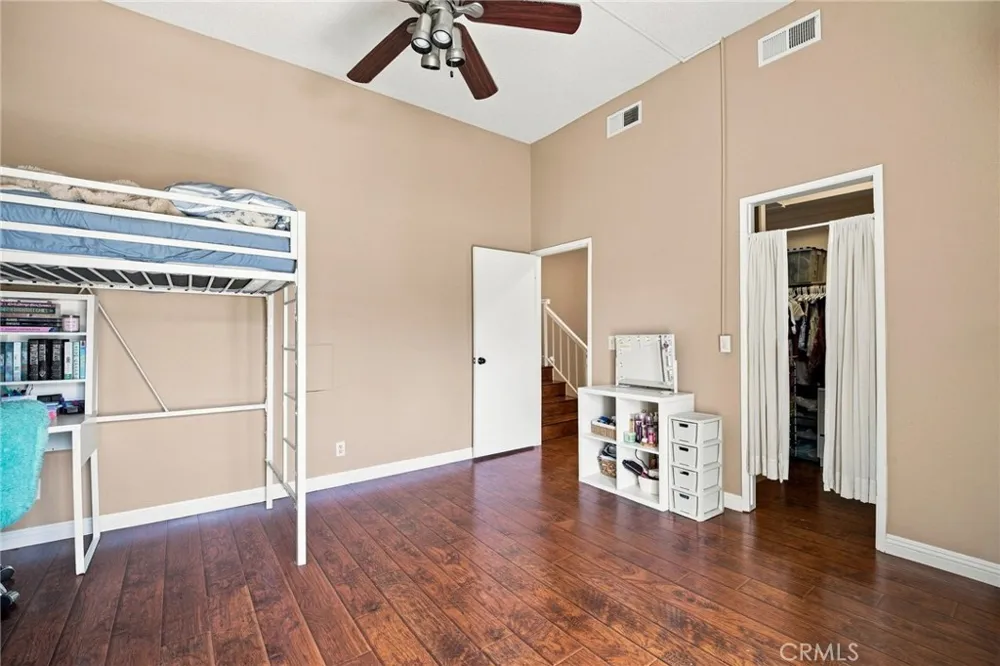 18360 Collins #L Tarzana, CA 91356