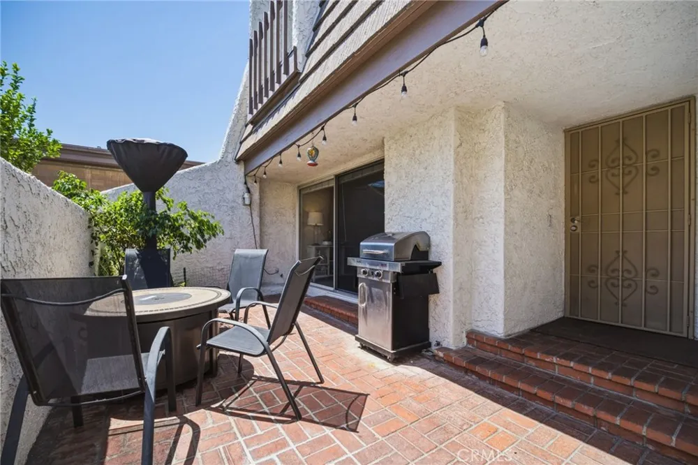 18360 Collins #L Tarzana, CA 91356