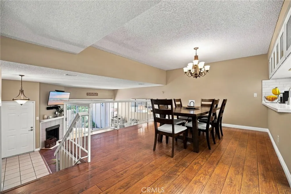 18360 Collins #L Tarzana, CA 91356