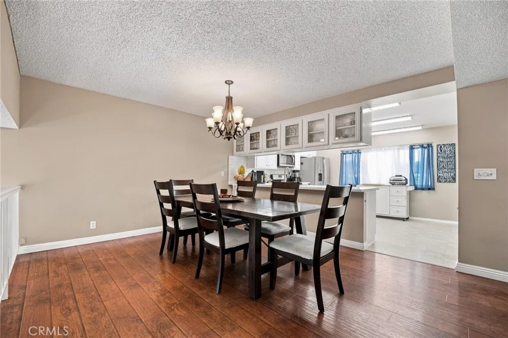 18360 Collins #L Tarzana, CA 91356