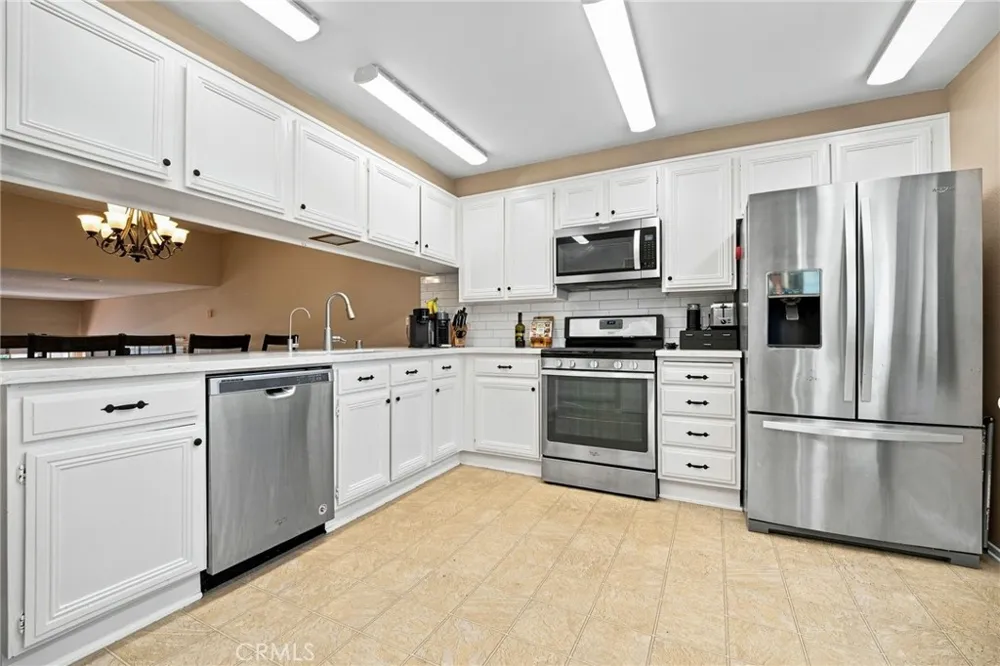 18360 Collins #L Tarzana, CA 91356