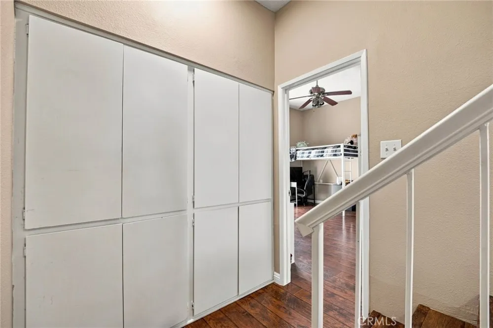 18360 Collins #L Tarzana, CA 91356
