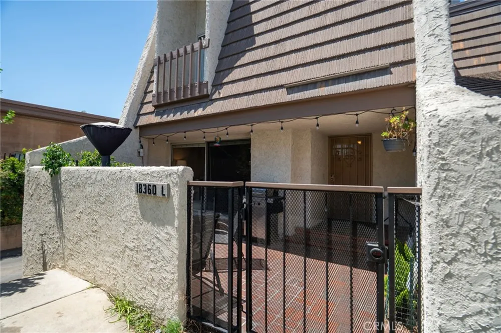 18360 Collins #L Tarzana, CA 91356