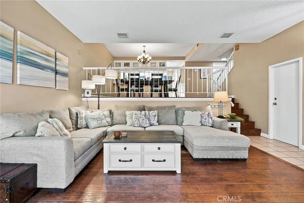 18360 Collins #L Tarzana, CA 91356