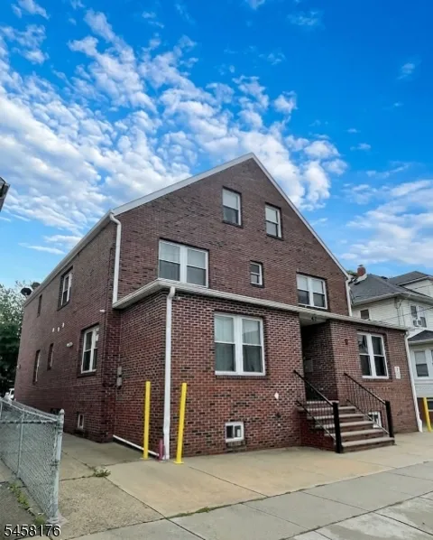47 Campbell Ave #1L Unit 1L