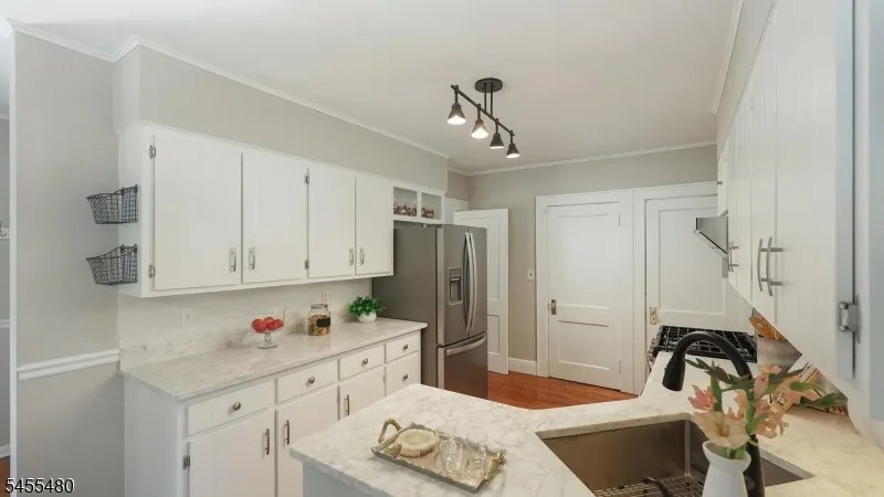 209 Midwood Pl Westfield Town, NJ 07090
