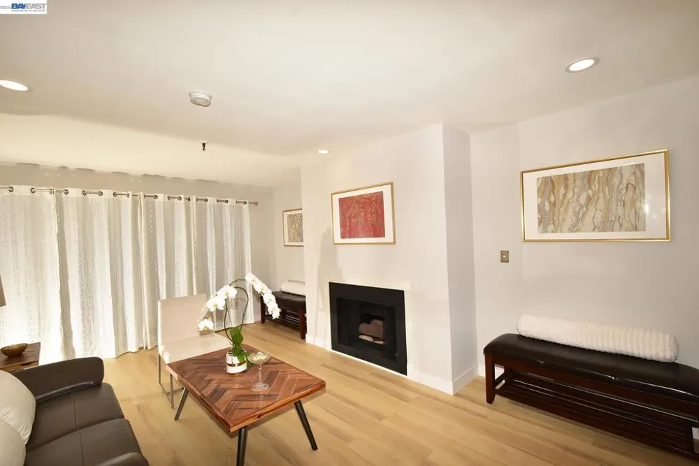 303 Adams St #109 Oakland, CA 94610