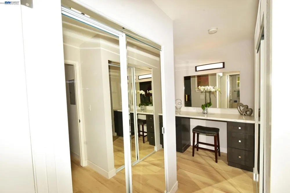303 Adams St #109 Oakland, CA 94610