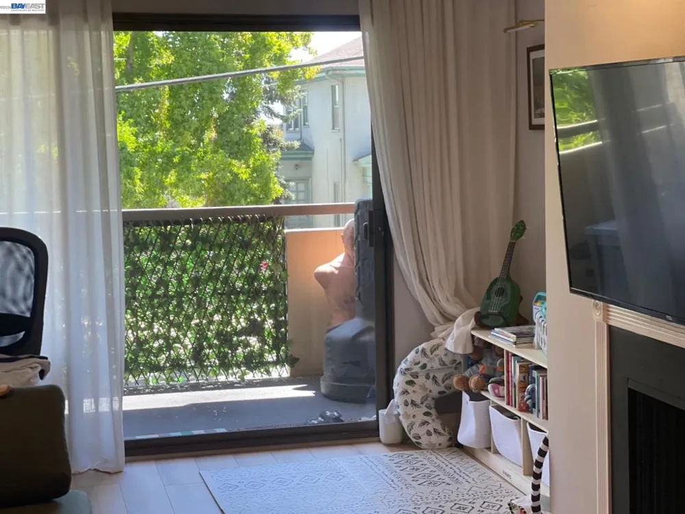 303 Adams St #109 Oakland, CA 94610