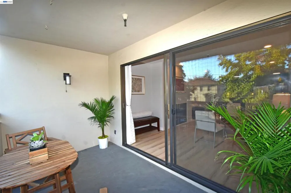 303 Adams St #109 Oakland, CA 94610