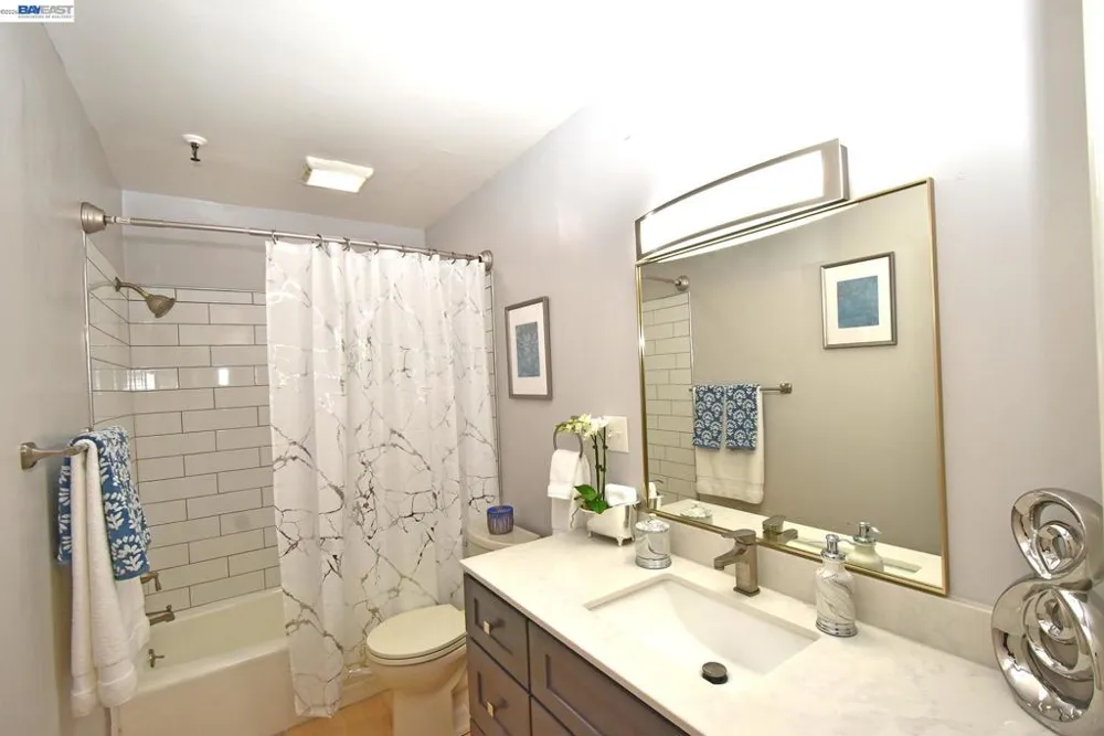 303 Adams St #109 Oakland, CA 94610