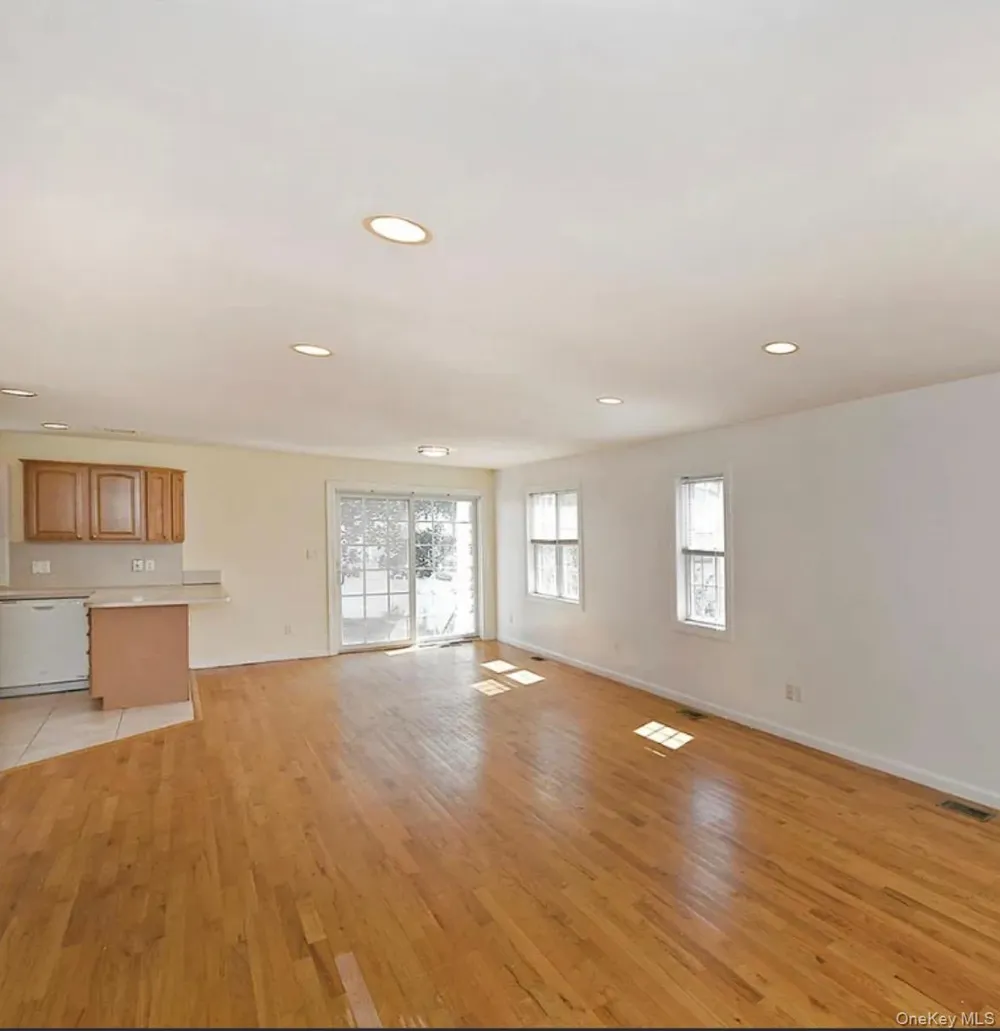 16A Inwood Road Port Washington, NY 11050