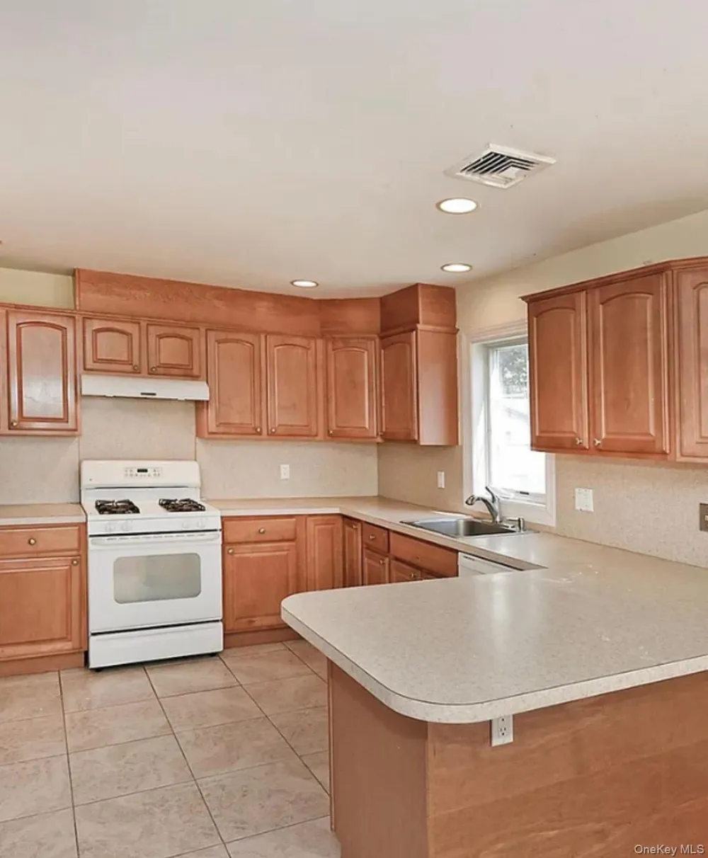 16A Inwood Road Port Washington, NY 11050