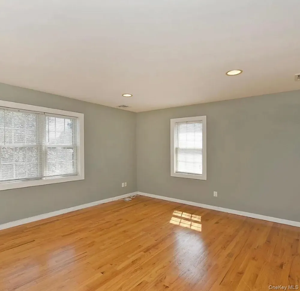 16A Inwood Road Port Washington, NY 11050