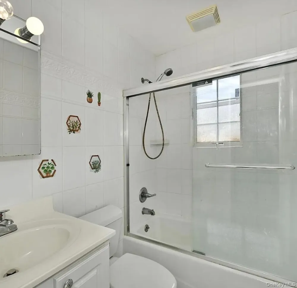 16A Inwood Road Port Washington, NY 11050