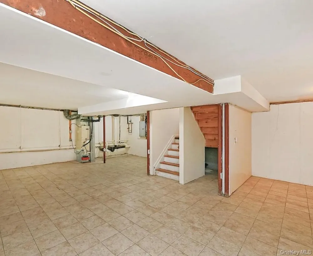 16A Inwood Road Port Washington, NY 11050