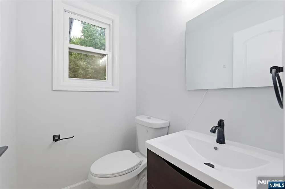 14 Saddle Drive Mount Laurel, NJ 08054