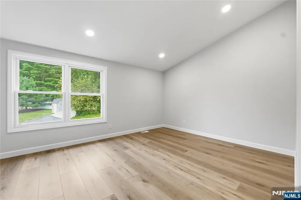 14 Saddle Drive Mount Laurel, NJ 08054
