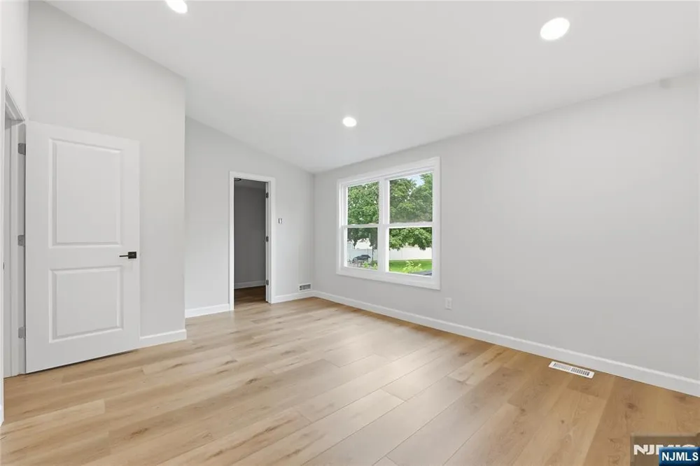 14 Saddle Drive Mount Laurel, NJ 08054