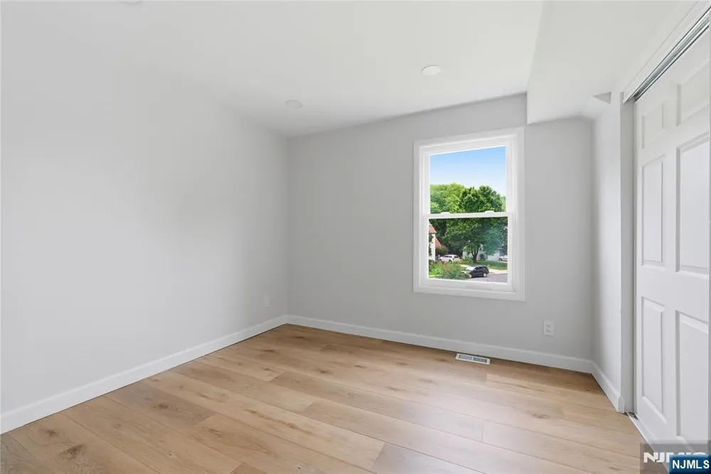 14 Saddle Drive Mount Laurel, NJ 08054