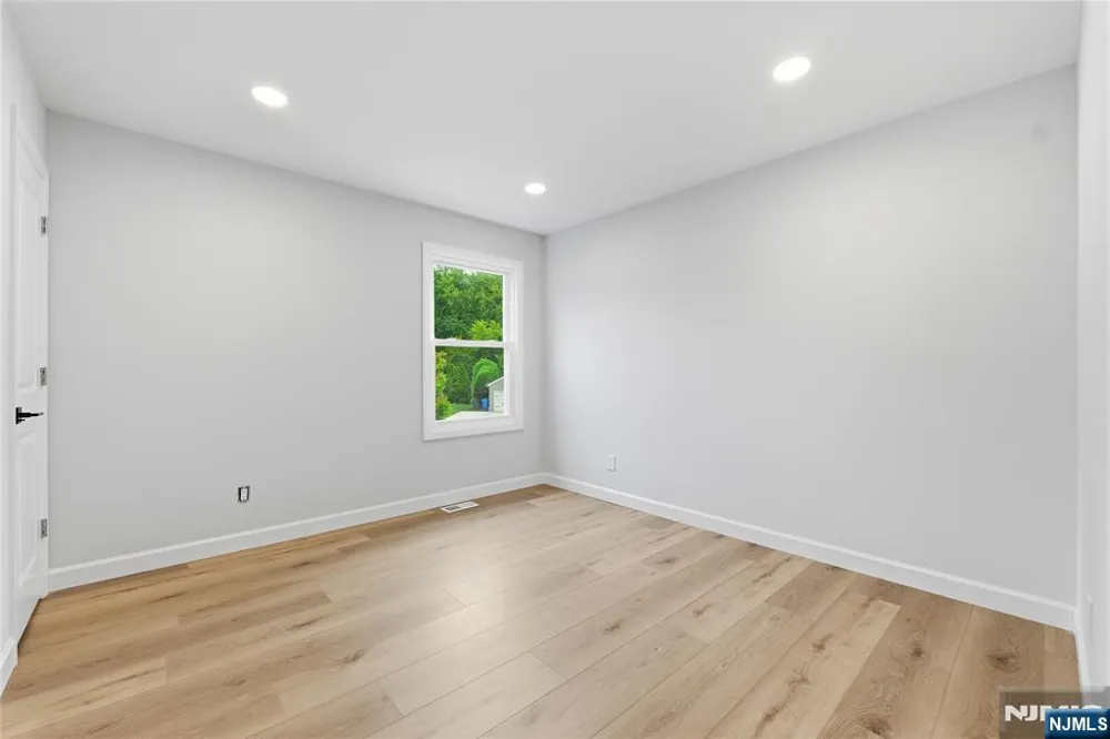 14 Saddle Drive Mount Laurel, NJ 08054
