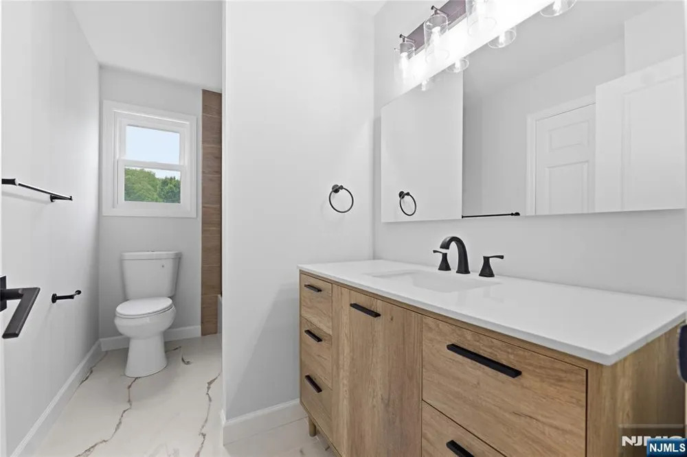 14 Saddle Drive Mount Laurel, NJ 08054